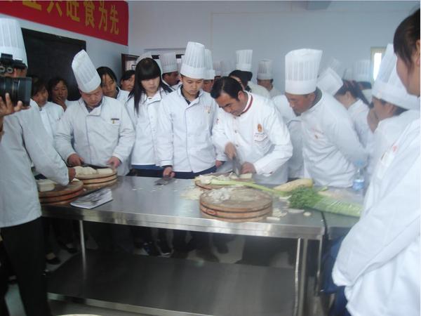 做厨师怎样才能把刀工练好厨师练好刀工的诀窍